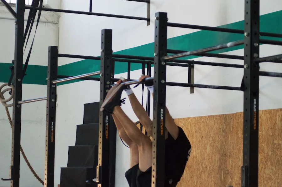 Athlet bei Toes-to-Bar