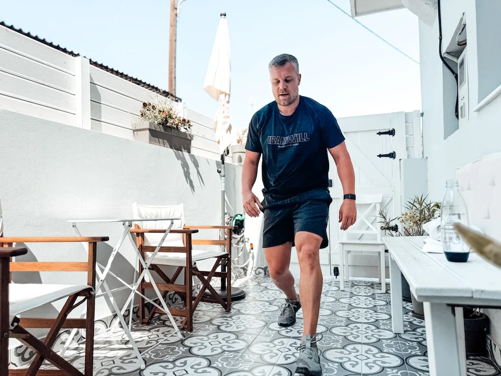 Athlet, der Lunges macht