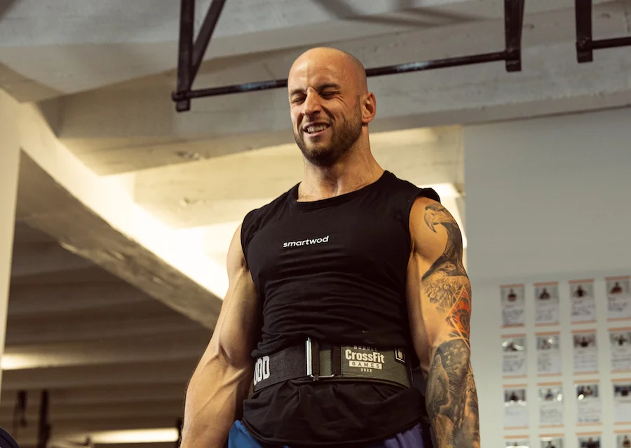 Athlet während eines SmartWOD Workout des Monats