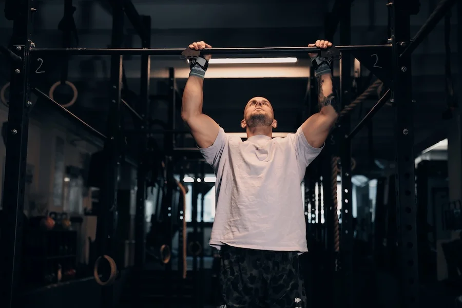 Athlet bei Pull-ups