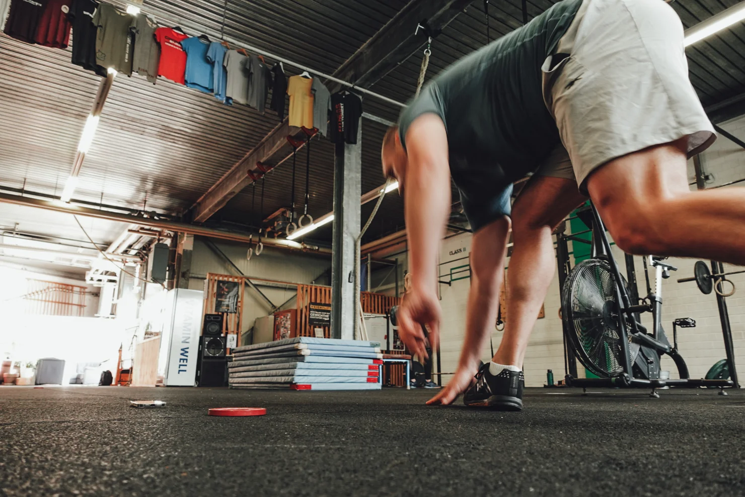 Athlet, der während eines Workouts läuft