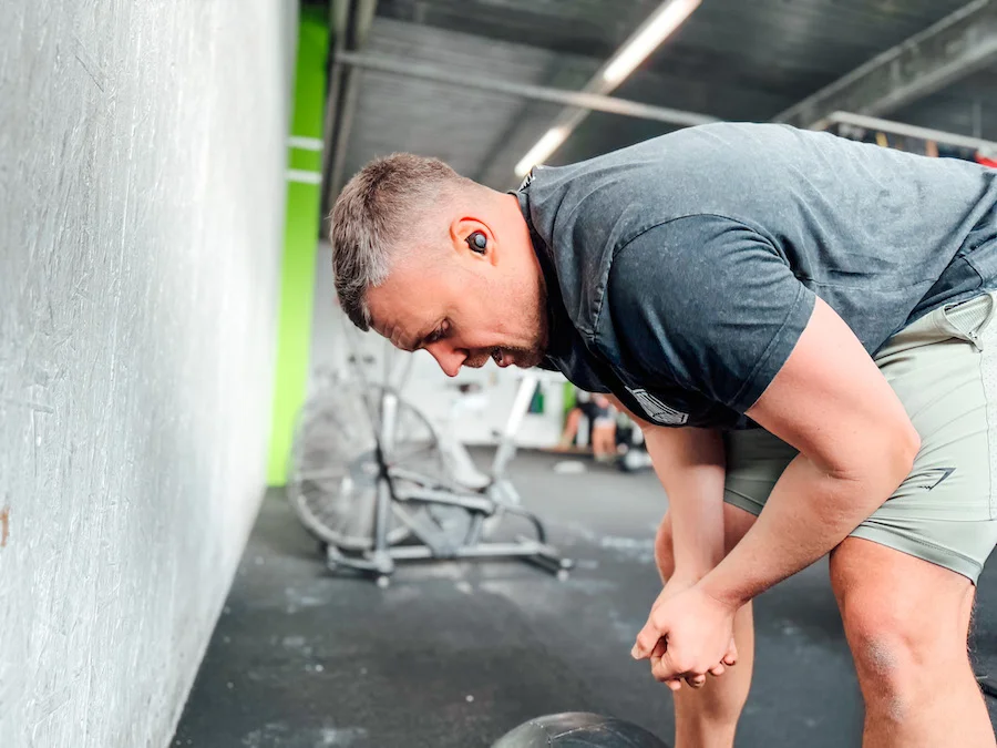Athlet bei einem intensiven Training