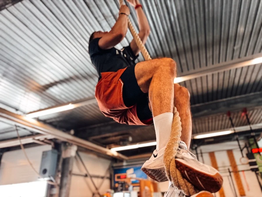 Athlet bei Rope Climbs