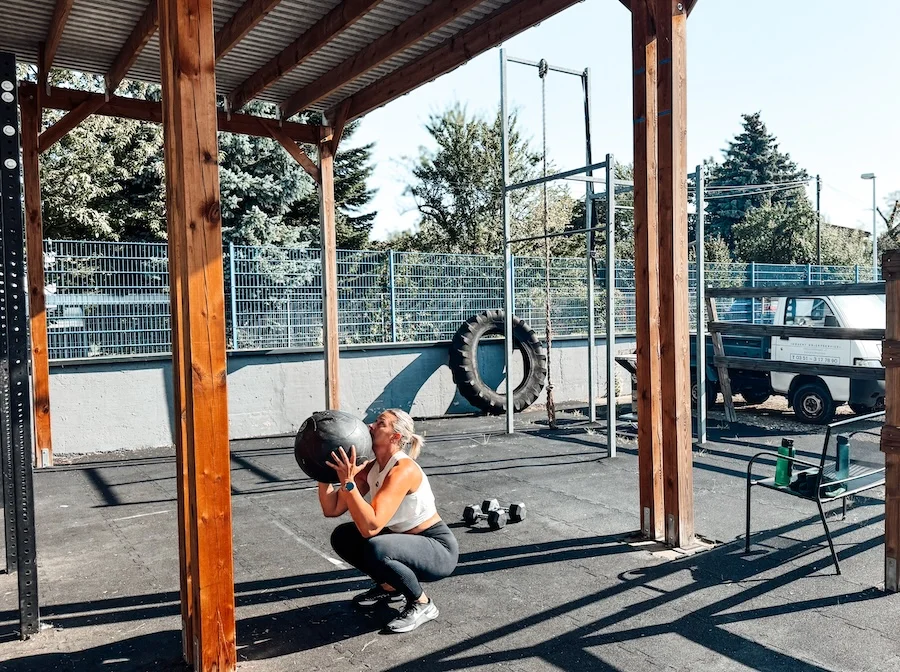 Athletin beim funktionellen Training