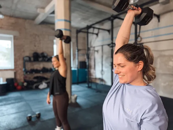 dumbbell-snatch-die-explosivste-kurzhantel-ubung-f