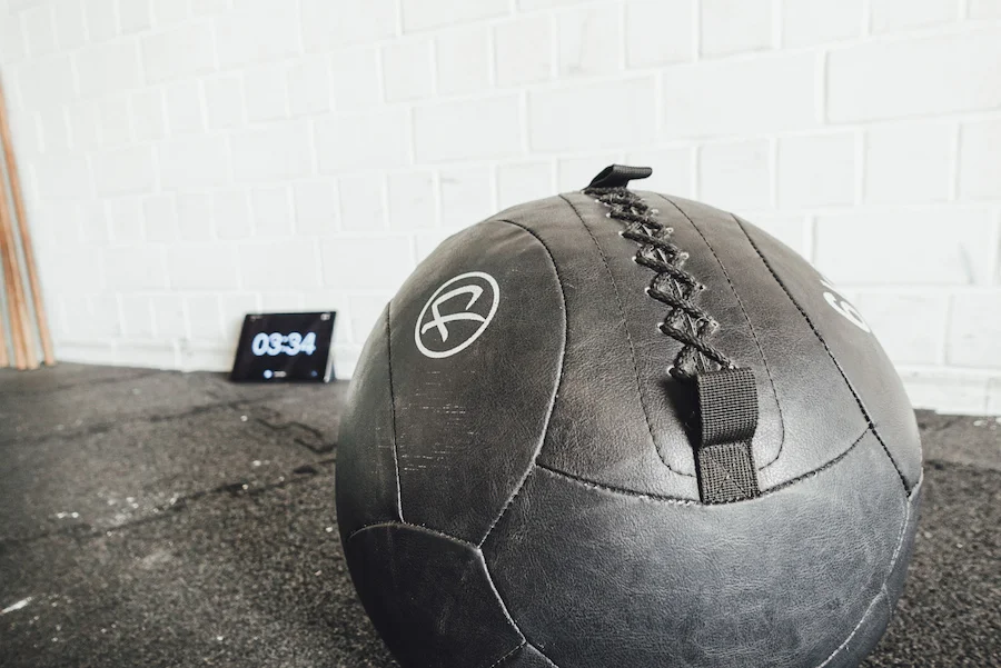 Ein Wall Ball und der SmartWOD Timer