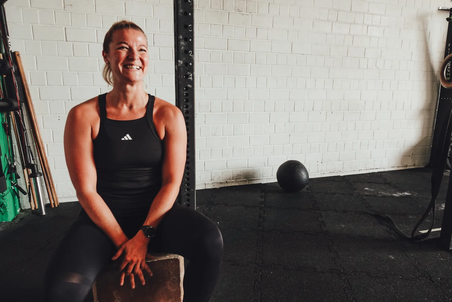 Sportlerin bei einer Trainingspause