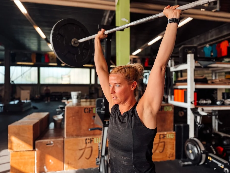 Athletin, die Strict Press macht