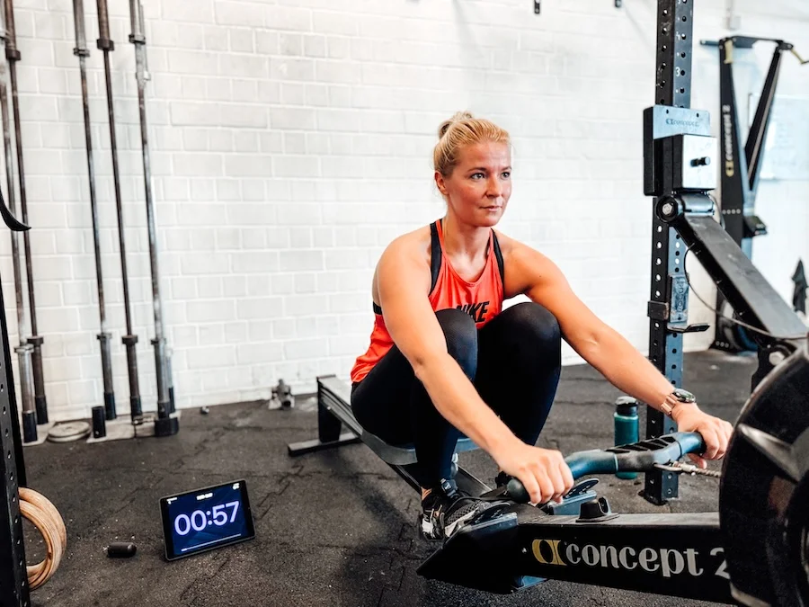 Athletin beim Rudern