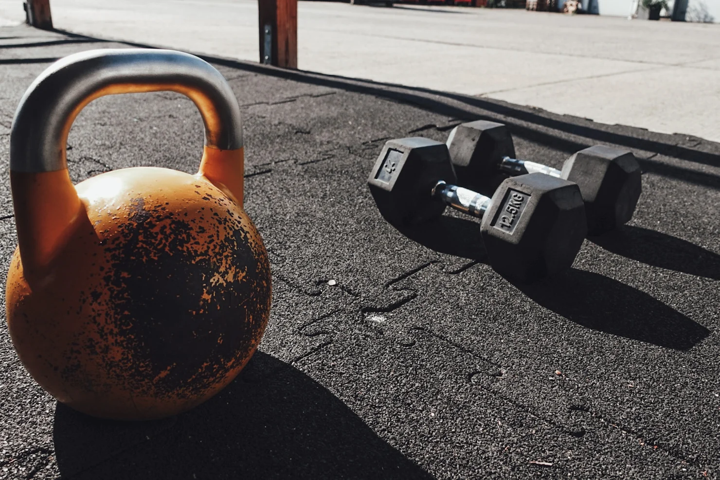 Kettlebell und Hanteln