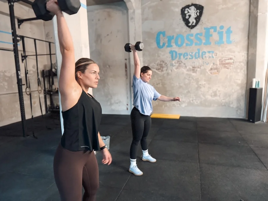 Zwei Athletinnen beim Training