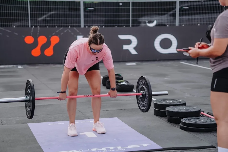 Frau beim CrossFit Training